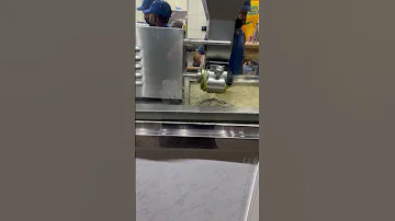 ماكينه تقطيع وعمل الفلافل فلافل لاتنسوا الاشتراك في القناة وتفعيل الجرس 