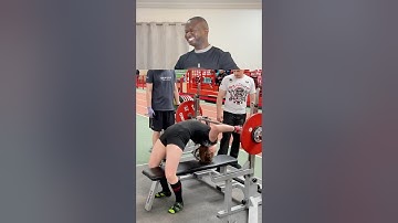 Bench press with an arch