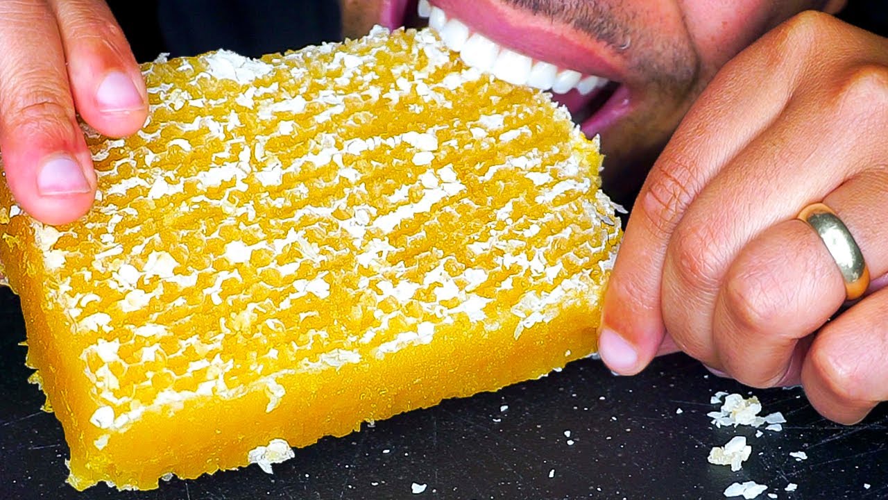 ASMR EATING HONEY BENEFITS EVERYDAY STICKY HONEYCOMB BIG BITES RAW *STICKY* MUKBANG SOUNDS