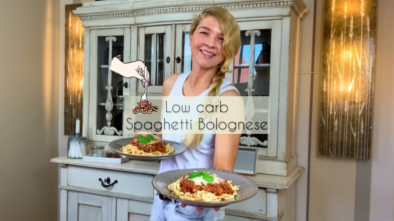 Leckerste Spaghetti Bolognese low carb, die du vegan oder mit Hackfleisch genießen kannst.