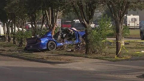 Police chase ends in deadly crash in southeast Houston