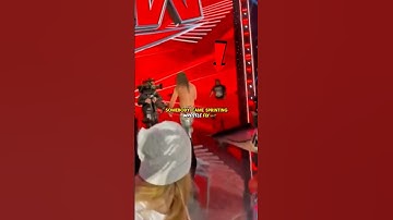 A fan ATTACKED Seth Rollins 🤕