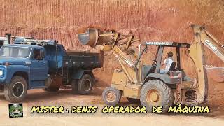 TRABALHO COM SEGURANÇA COM  A T A TERRAPLANAGEM , OPERADOR DE MÁQUINA DENIS .