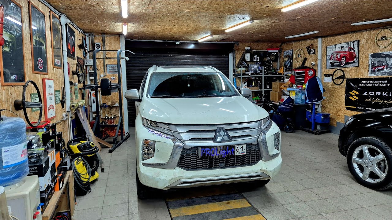 Mitsubishi Montero / Pajero Sport Замена штатных BI-LED линз на BI-LED линзы Zorkiy F40-S 4800K.