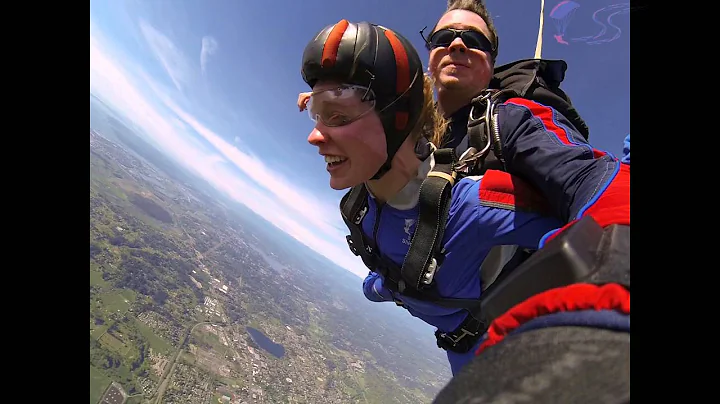 Fiona Wright's Tandem skydive!