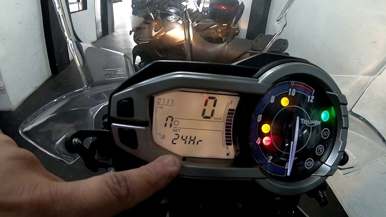 COMO AJUSTAR O RELOGIO TRIUMPH TIGER 800XC ANO 2013 -