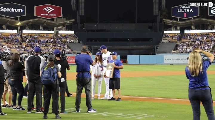 Dodgers' Freddie Freeman receives 17th annual Roy ...