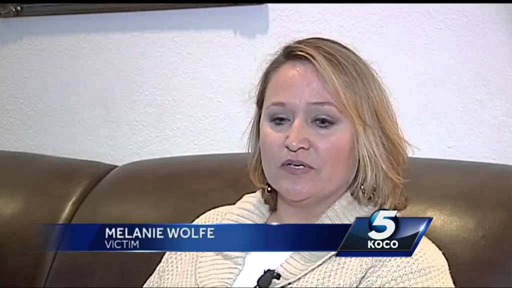 Driver throws water bottle at victim’s car in fit of road rage