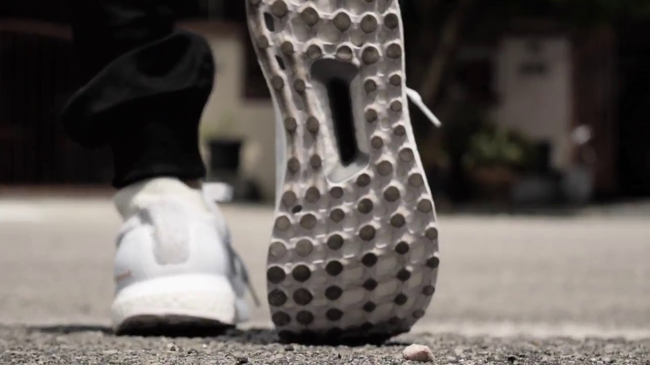 Adidas ultraboost uncaged Ltd triple blanco en pie Cinematic Adidas ultraboost uncaged Ltd triple blanco en pie Cinematic