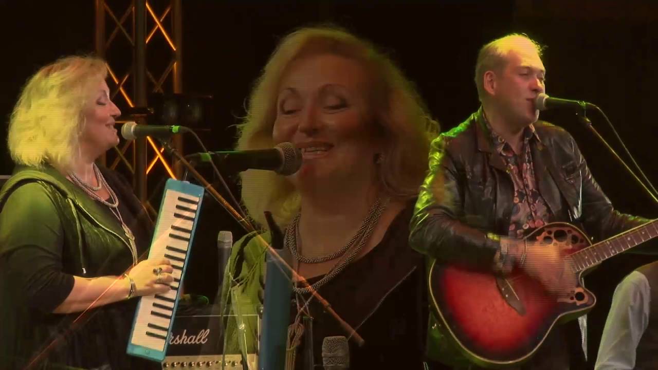 Daiga Petkeviča un Normunds Jakušonoks - Ejot cauri rudziem (BILDES 2015)