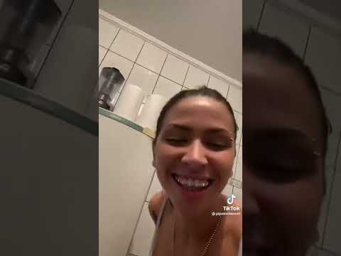Ele canta muito