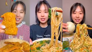 Crispy Chicken with Spicy Noodles and Soft Bun Mukbang screenshot 4