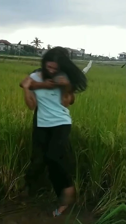 JEDAG JEDUG NADYA ARINA DAN HARDI FADILAH MAIN DI SAWAH😁😂