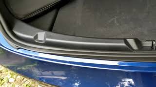If you don't have the lip of this gasket over body panel, rain gets
into trunk. tesla needs to fix in production. service center will
th...