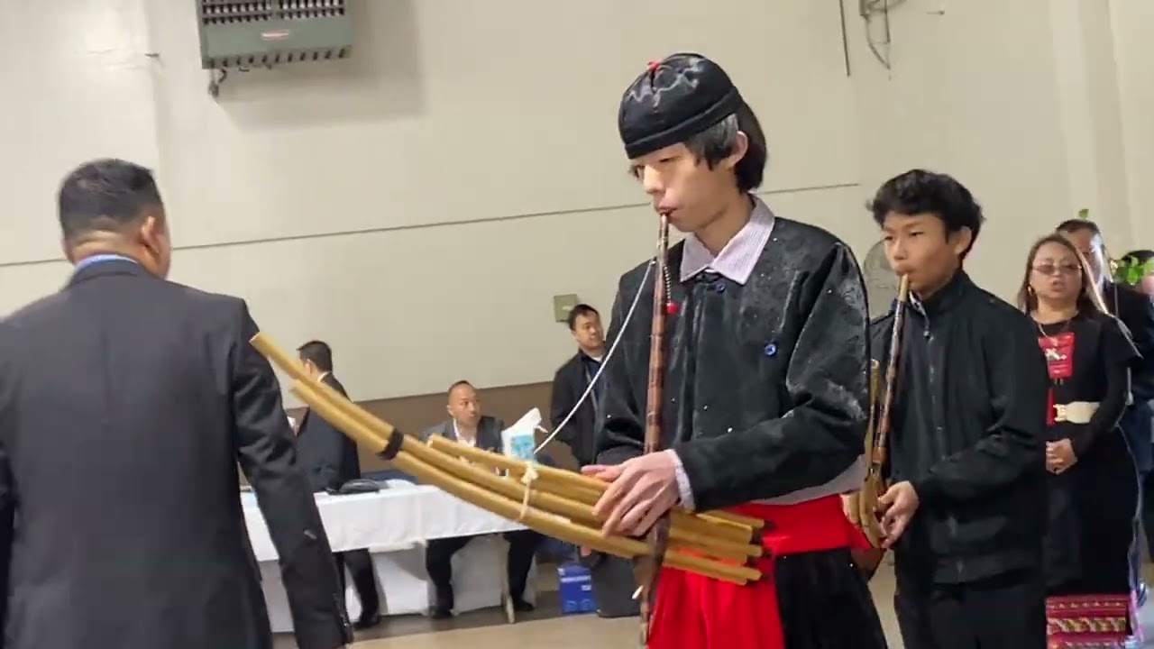 Yawm TxawjLwm Muas lub nteeg