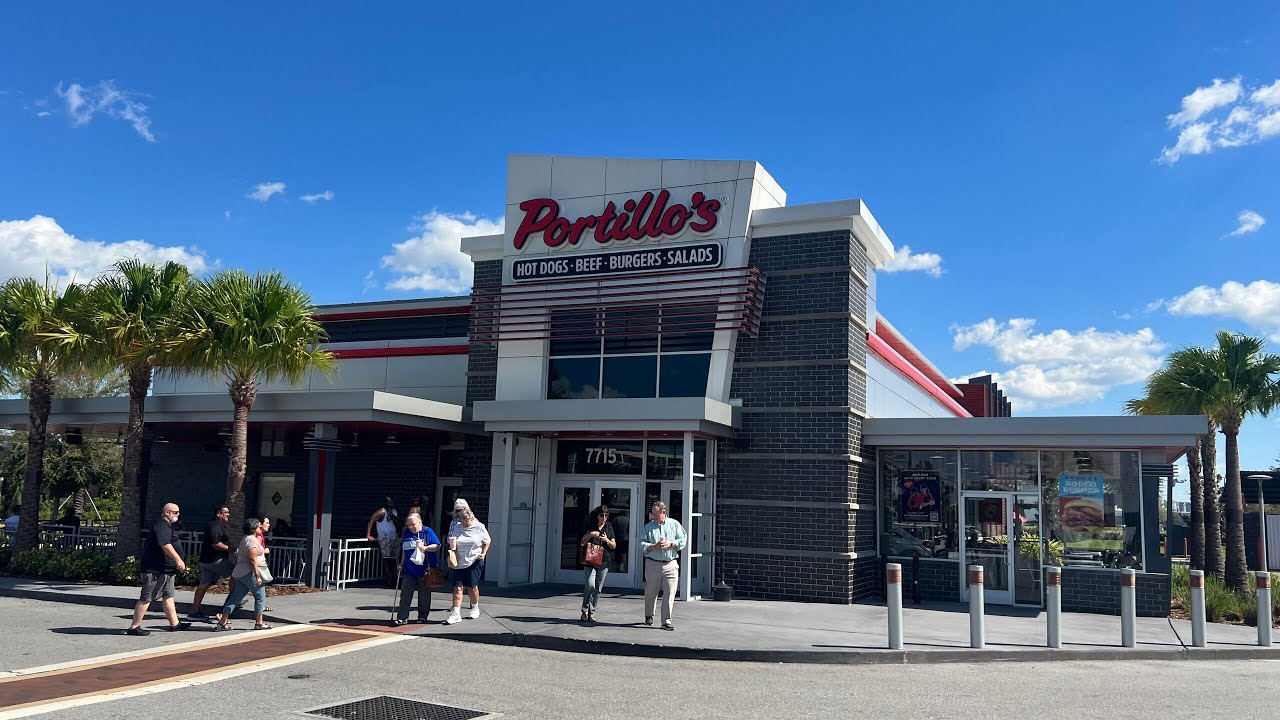 Eating at Portillo's in Orlando, Florida | Chicago Dogs, Chili Cheese Dogs & Amazing Chocolate Cake