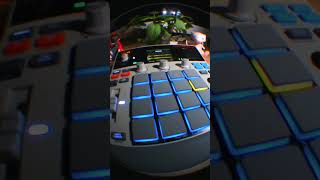 Quick vinyl chop and pads test on the MPC Sample 💥 #beatmaking #boombap #mpcsample #soulfulboombap