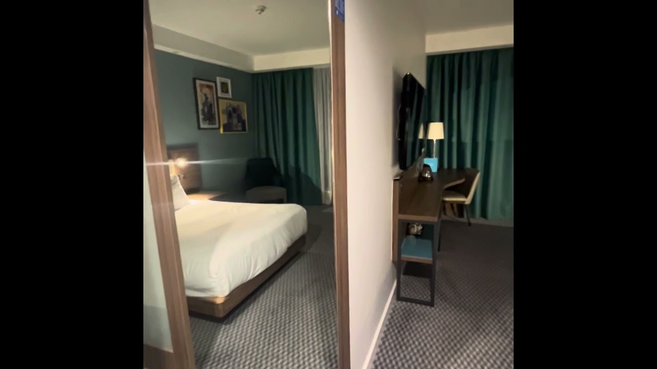 Hampton by Hilton Edinburgh Airport Room Tour