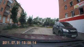встал поперек парковки.avi