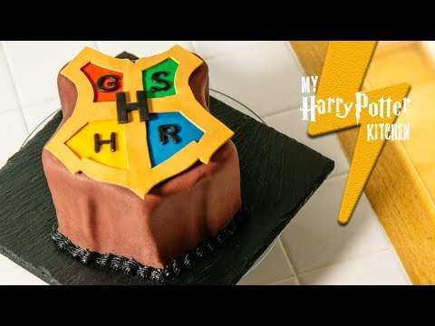 Hogwarts Crest Cake