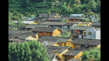 Toàn cảnh làng Lô Lô Chải từ cột cờ Lũng Cú – Vẻ đẹp bình yên nơi cực Bắc