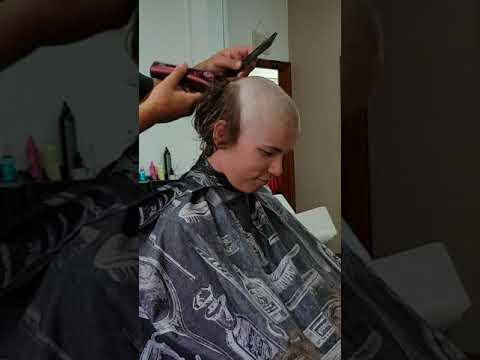 Callum bonds Noahs Ark Charity head shave