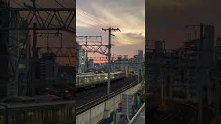 20231013 JR神戸線　元町駅　225系　快速運用　発車　夕焼けに向かってgo
