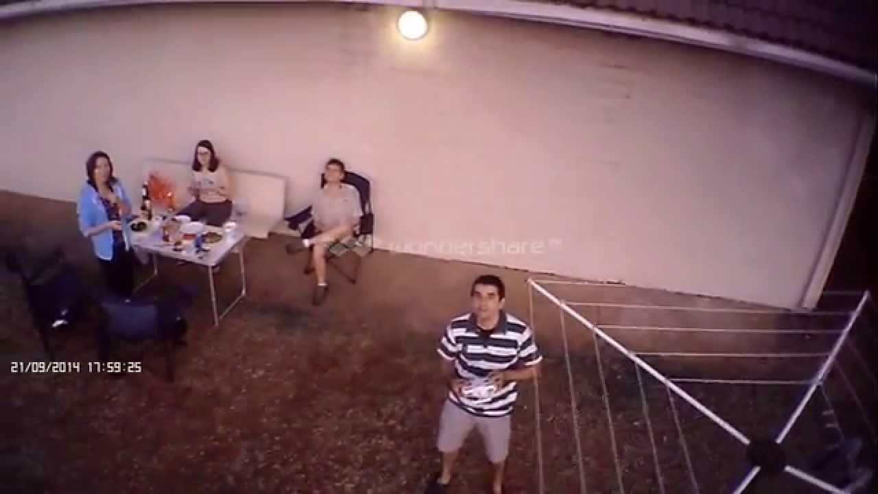 Scaring the Quadcopter to death - Она до смерти испугала квадкоптер.