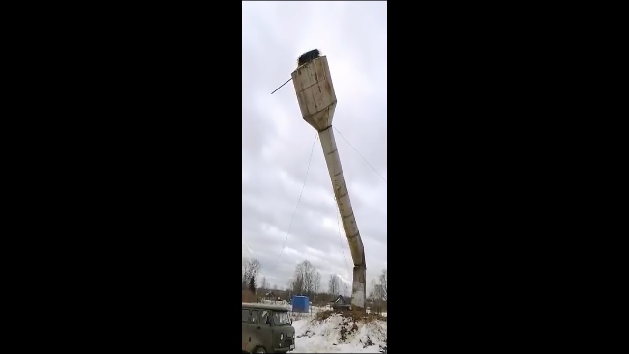 Башня падает на уаз