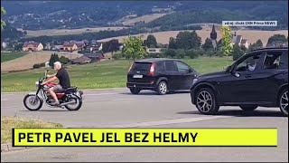 Na milovanou motorku sedl Pavel bez helmy. Počínání prezidenta zachytil divák na kameru