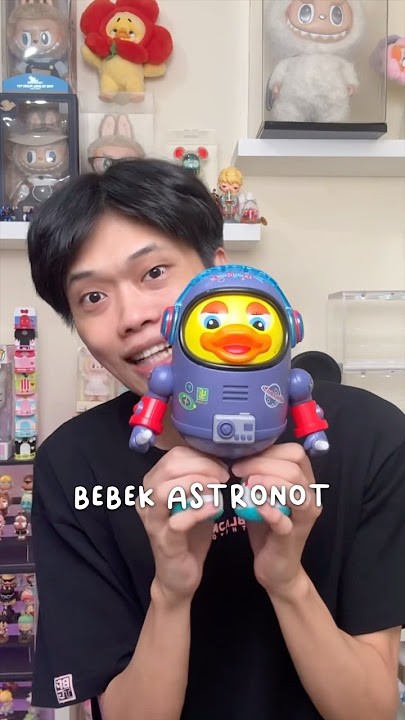 VIRAL ASTRONAUT DUCK TOY?! WHAT THE HELL IS THIS? 😭
