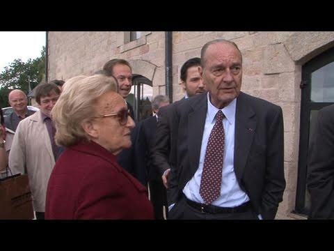 Video: Jacques Chiracs nettoværdi: Wiki, gift, familie, bryllup, løn, søskende