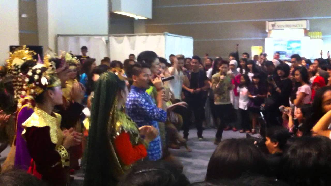 Pahat Hati   SMASH at Karnival Wisata on October 28th, 2012