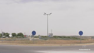 El Ayto. instala dos grandes farolas en dos de las glorietas de la Carrera de La Puebla - Marchena