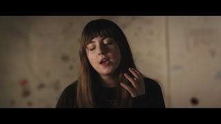 Alice Merton - No Roots | Scene Recreation feat. Poppy Scoffings