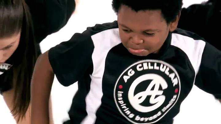 Aki & Paw Paw Do The Diski Dance