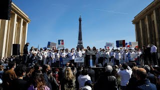 Plus de 25 000 personnes manifestent en France pour réclamer 