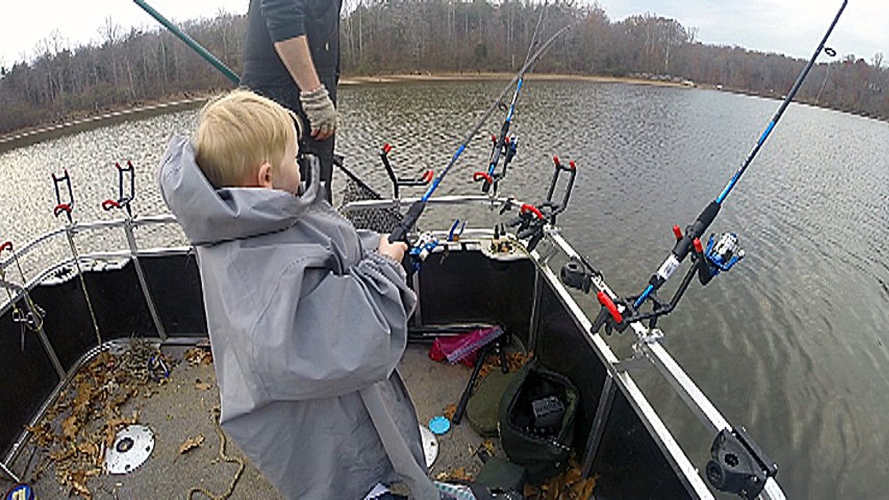 $50 Walmart catfishing challenge - catfish rod and reel setup x 3