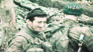 Прорванное кольцо врага. Выход из окружения. Президент ЧРИ Аслан Масхадов со своими воинами.