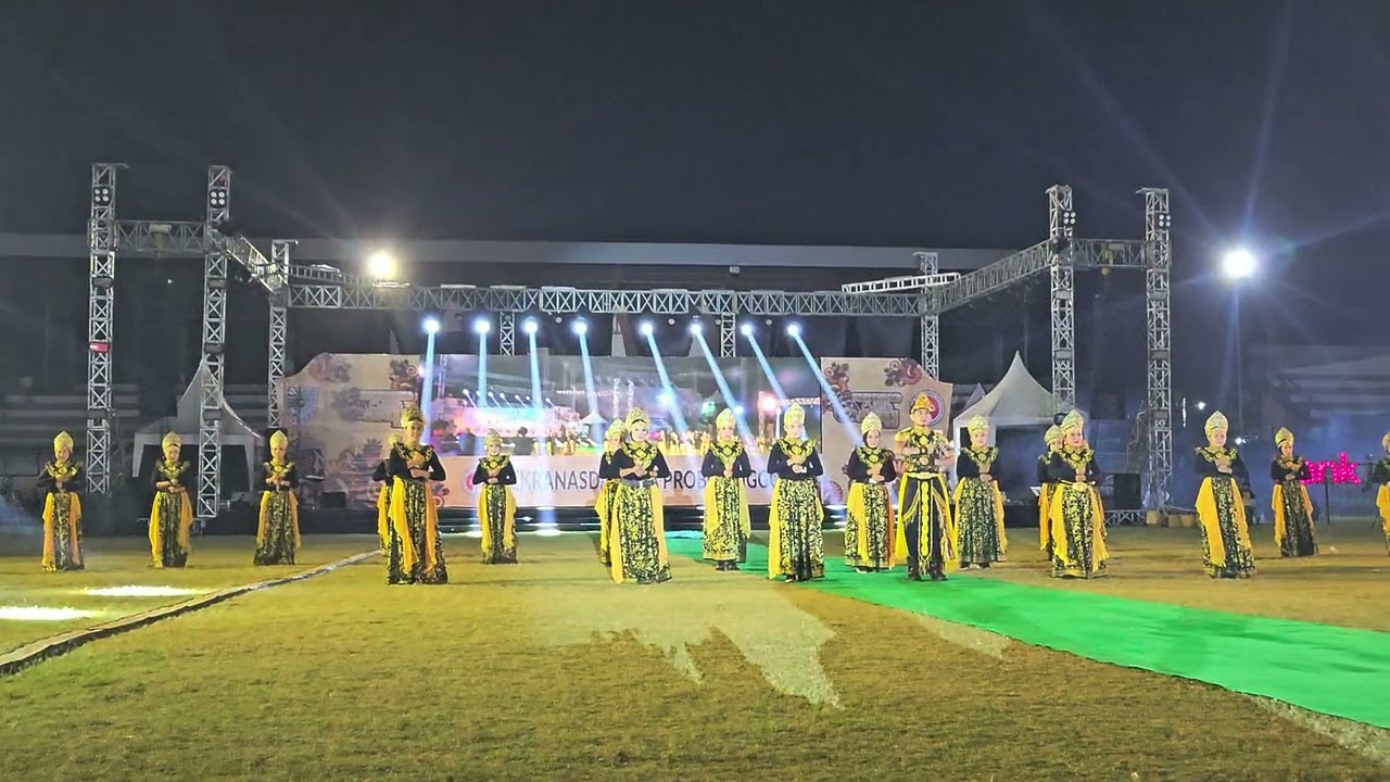 Tari kolosal Tabola bale dan Papua , INDONESIA WONDERLAND