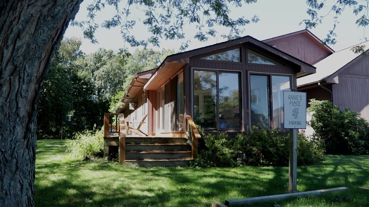 Annie's Place - Airbnb Behind the Winery at Sandhill Crane Vineyards