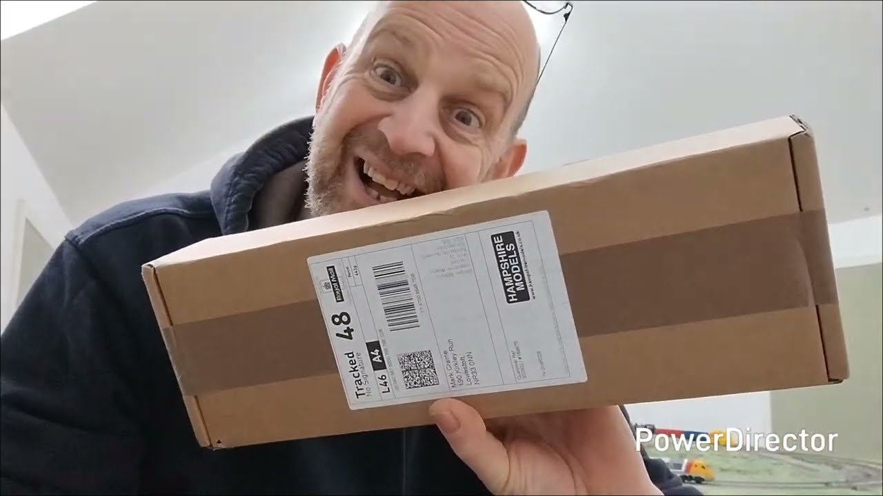 Hornby 1981 Model Railway Return. Unwrapping & Unboxing Royal Mail Delivery 3