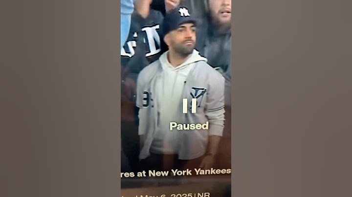 Fan pulls off a deke to steal home run ball, a breakdown #yankees #mlb #baseball #homerun