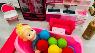 Maşa Renkli Toplarla Dolu Küvette Yıkandı