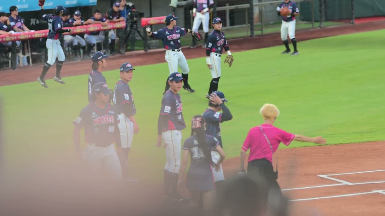 樂天女孩 辣酷甜 開球