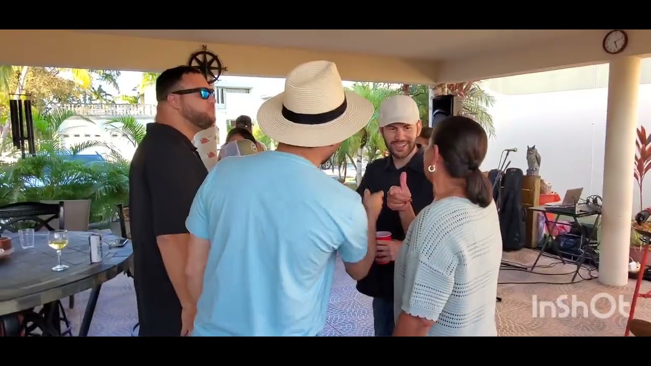Celebrating Christmas in Puerto Rico 🇵🇷 with the Hermanos Sans.