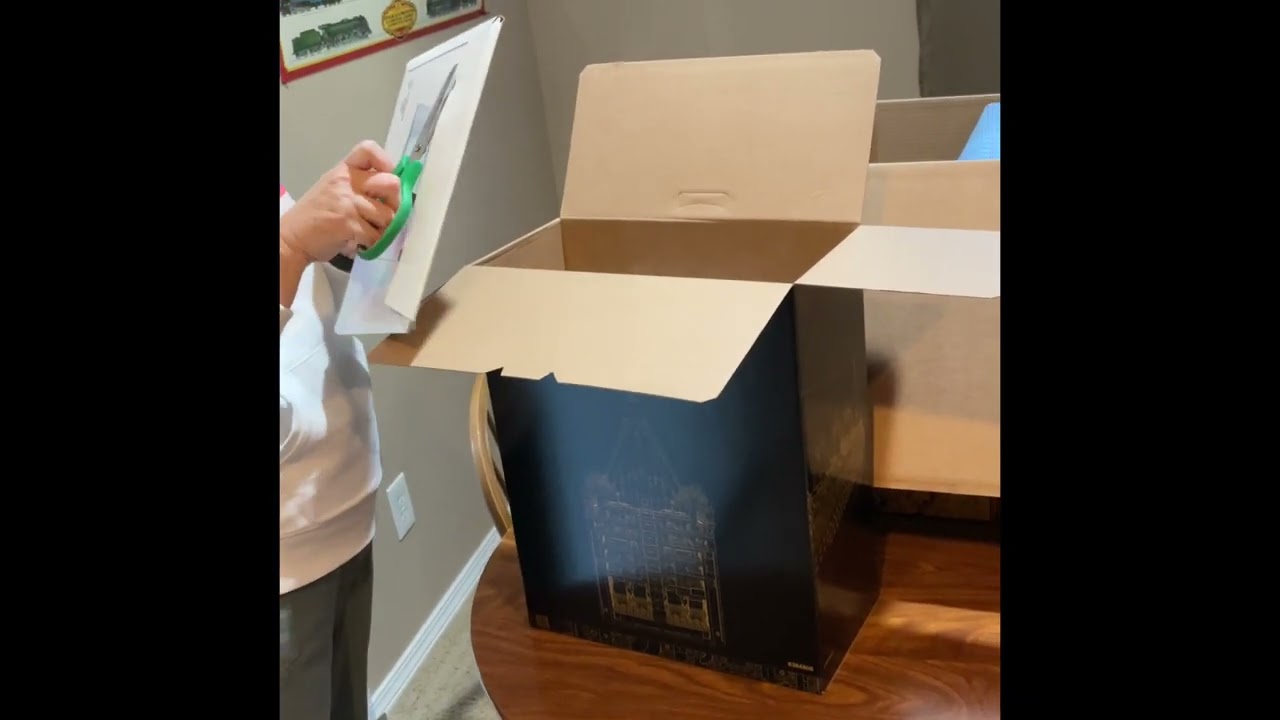 I’m building my new Lego Titanic set # 10294 part 1