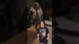 Me to my friend who is always trying to make pals with 👻. Let’s not, I’m 😱. #sixflagsgreatescape