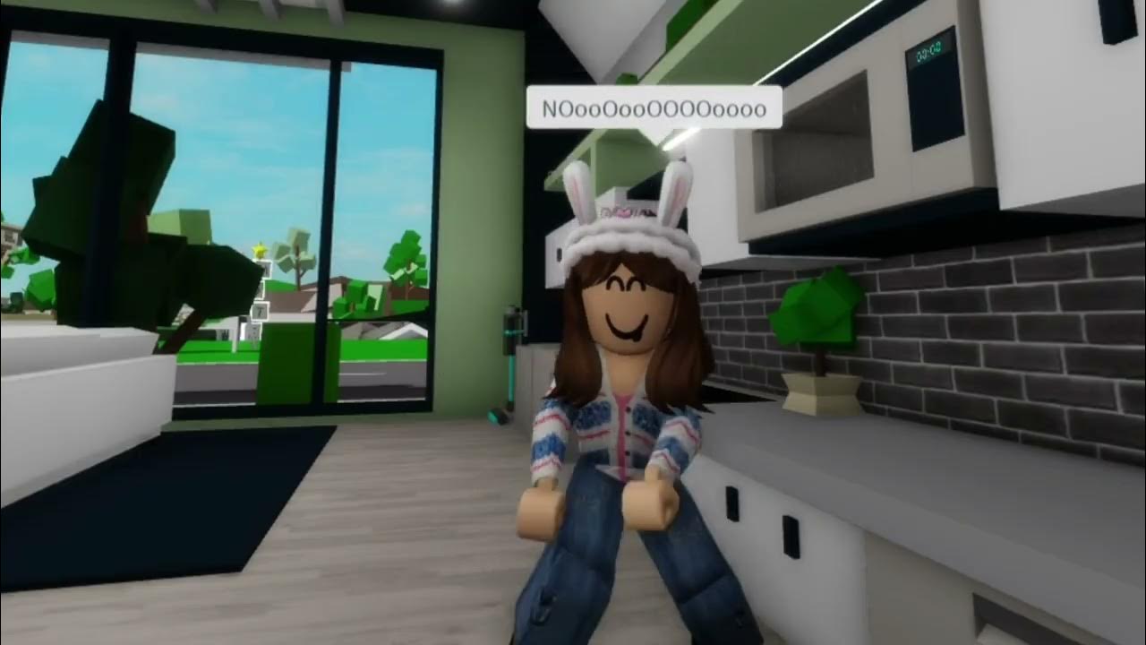 1099M8eO0OOLeccB> uud My mom said if i wont stop playing roblox she will  beat my head