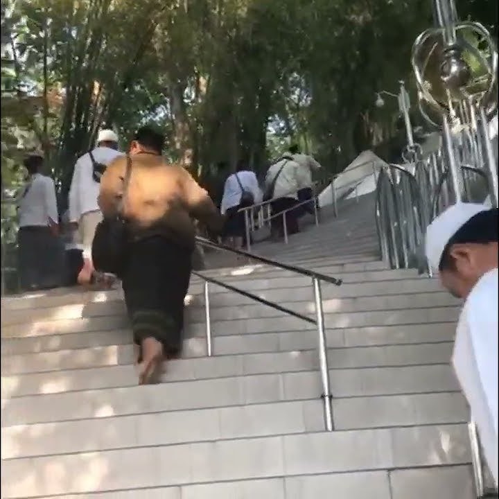 Ziaroh ke gunung pring. Makam Almagfurllah KH Dalhar Bin KH Abdurrochman watucongol.